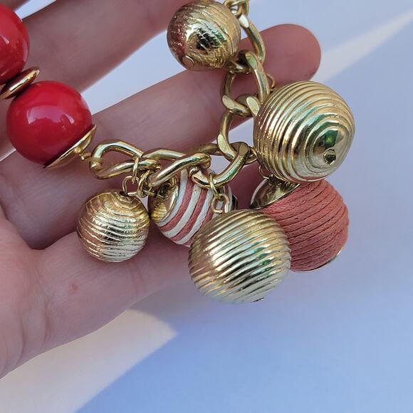 Vintage red bead charm bracelet 80s 90s gold tone bold statement jewelry - Picture 8 of 10